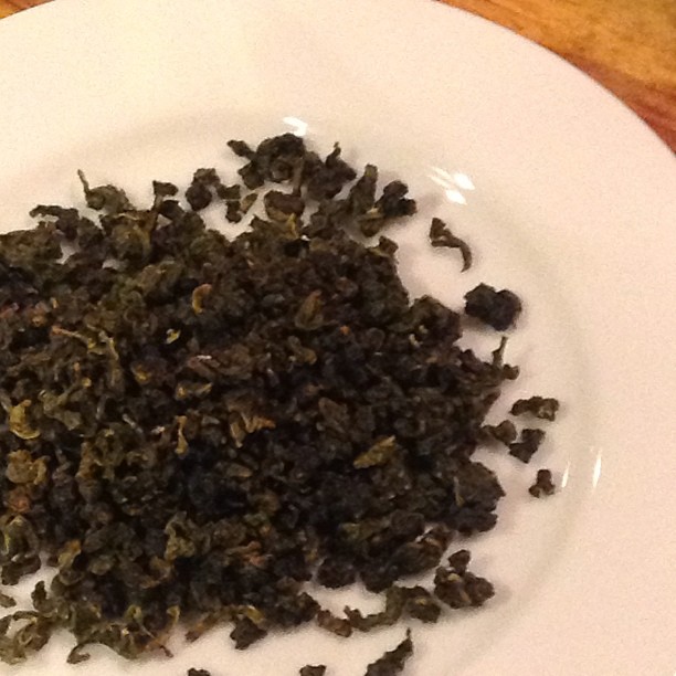 ただいまのウーロン茶は台湾の四季春。若草色の色合いと爽やかなさが特徴的