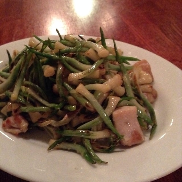 これが本当のニンニクの芽です〜。春に出る奴はニンニクの花の茎？かな