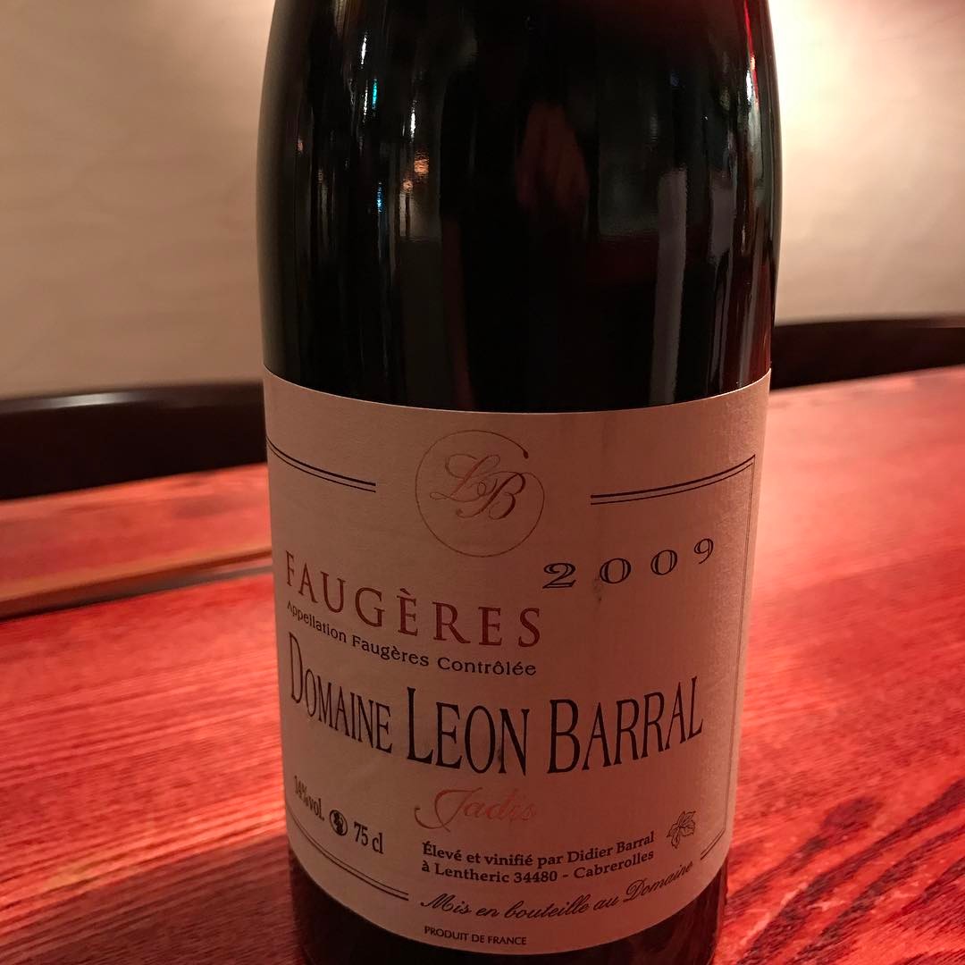 今日はフランス、ラングドックの造り手レオンバラルのジャティス2009をグラスで開けてますよー