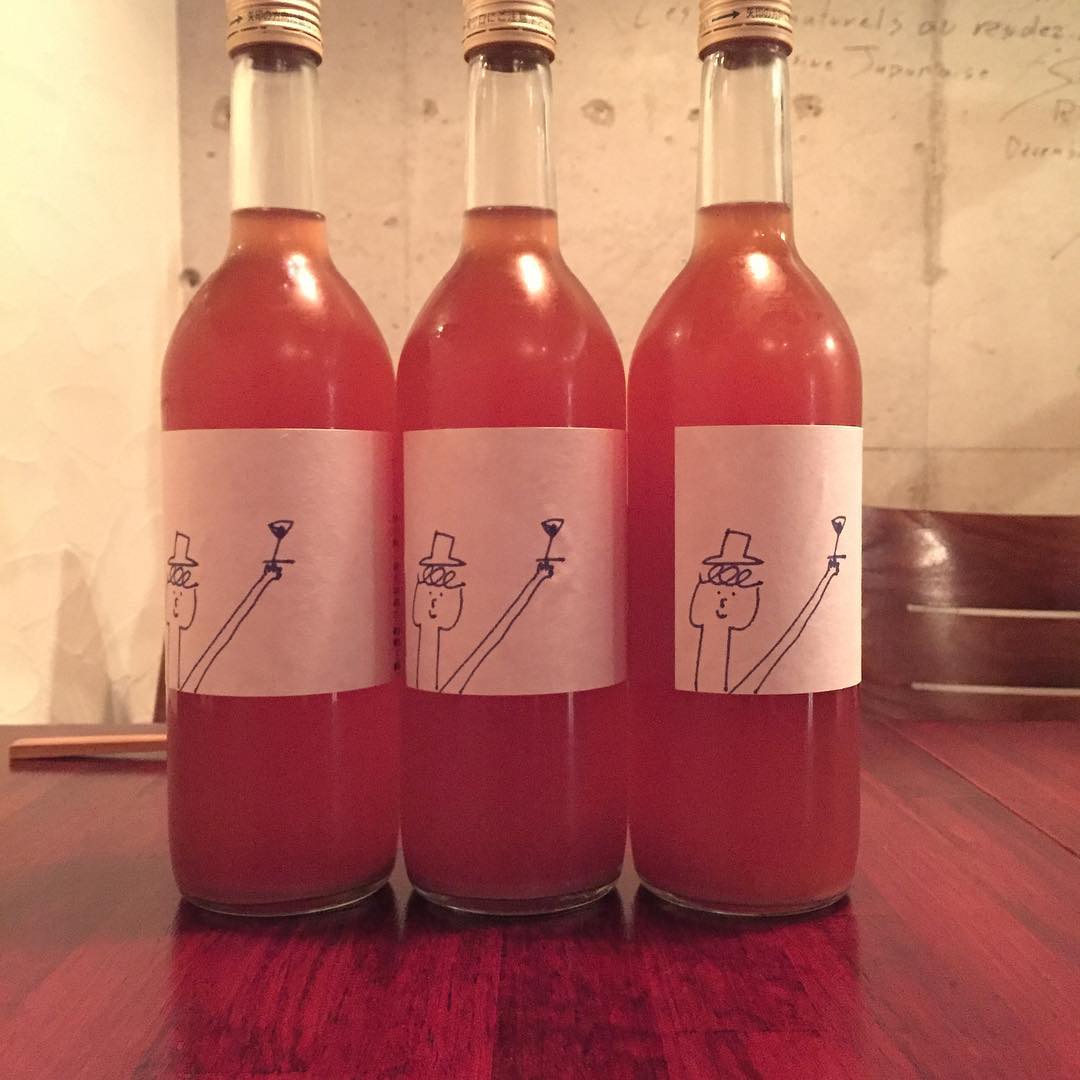 今年もリリースです！田主丸、巨峰ワイナリーのローズボッサ2016今年はぶどうの色付きも糖度の乗りも良く、アルコール度数も例年よりやや高めですね。楽しみです！さあテイスティング！今日からグラスでお出ししてます。