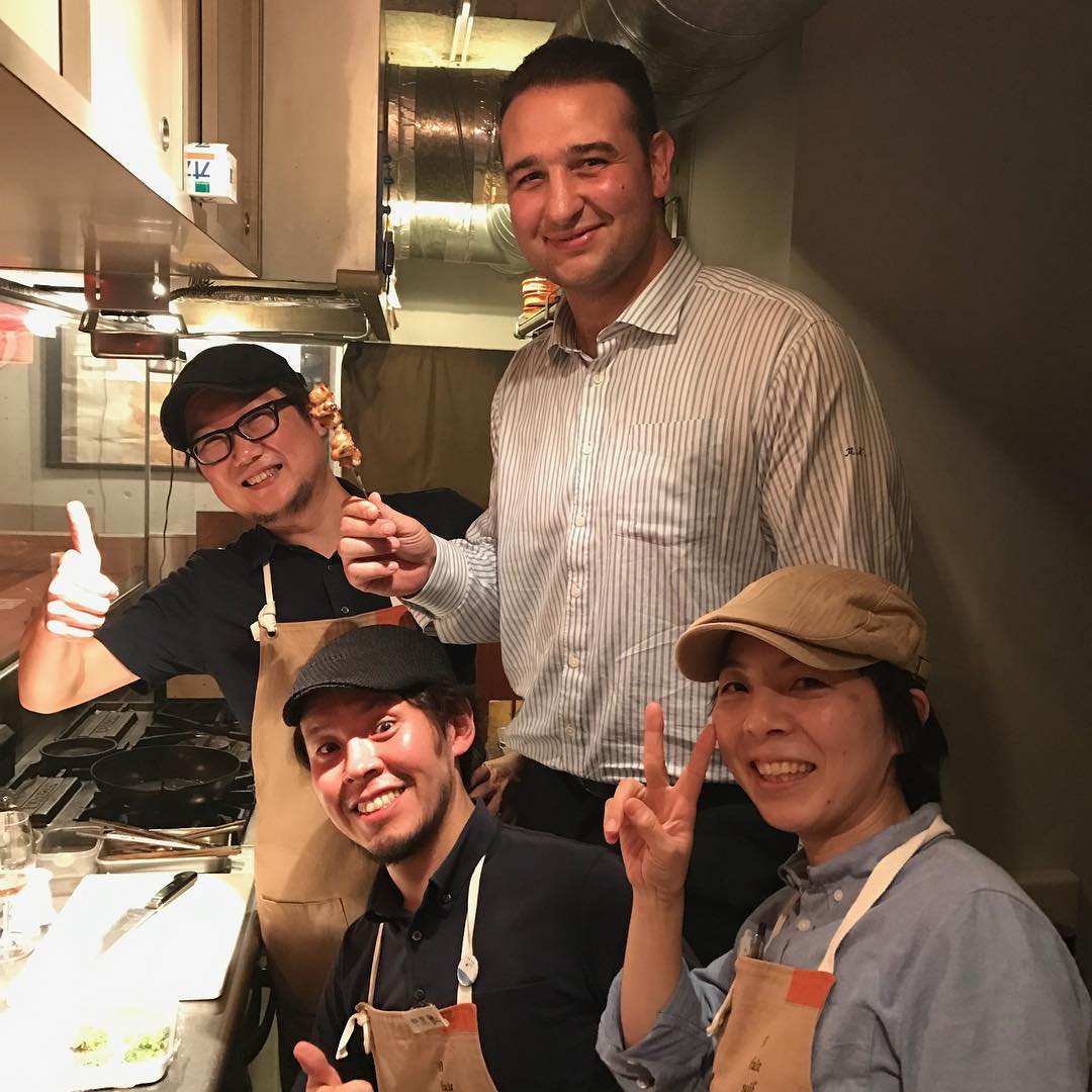 昨日は突然にVIPの来客！元大関琴欧洲、鳴戸親方が厨房にやって来た！