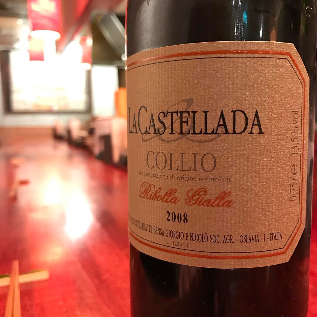 イタリアのカステッラーダリボッラ・ジャッラ2008グラスで開けてますよ。昨日開けたレオンバラル、ジャティス2009がいい具合になってます。