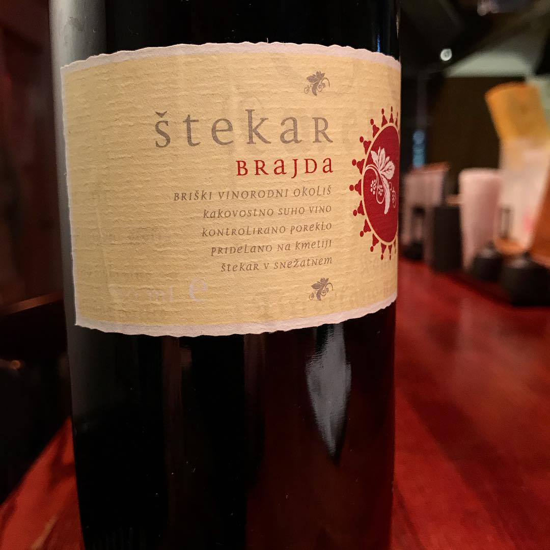 スロヴェニアのクメティエ・シュテッカー ブライダ・エルデーチ2009カベルネとメルローとは思えない。#本日のグラスワイン#抜栓4日目 #軽快な赤ワイン