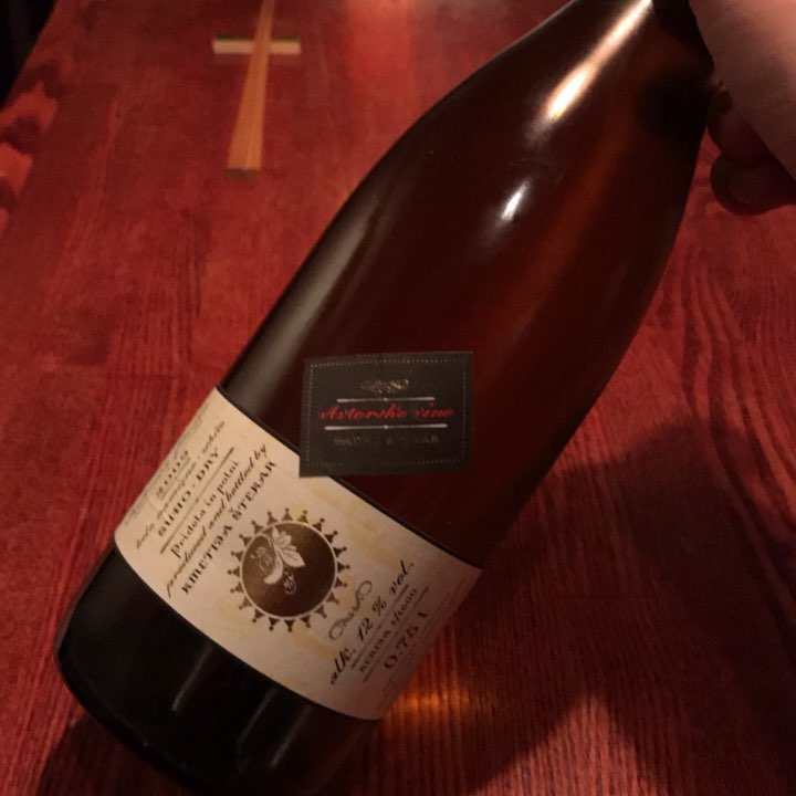 クメティエシュテッカー(スロヴェニア)「レブーラ・プリロ2009」スロヴェニアのオレンジワイン週末なんでグラスでどうぞ#イルフェソワフ#グラスワイン#うちでは茶ワイン