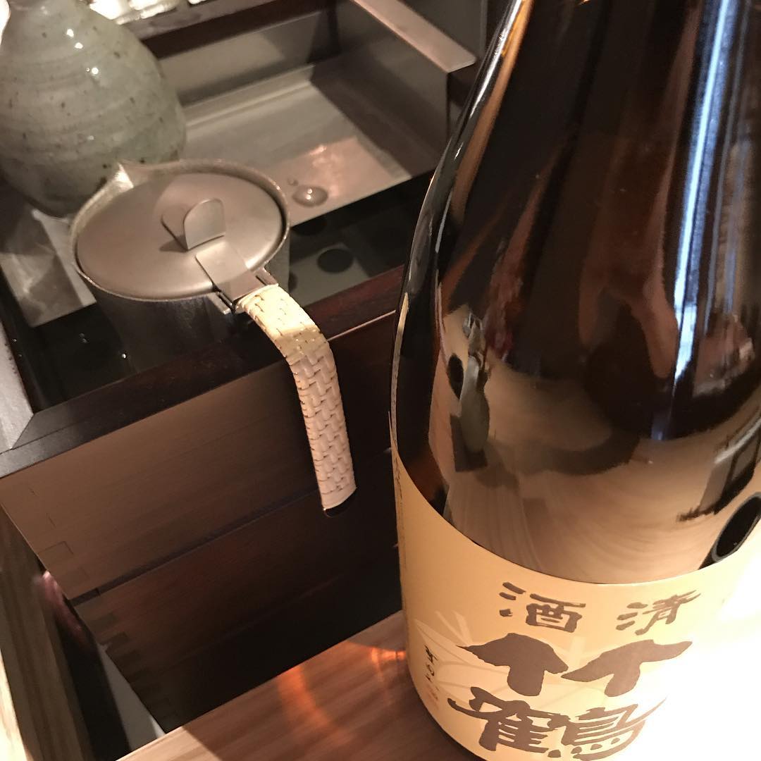 日本酒はオカンもつけますよ。ぬる燗、熱燗、お好みで。おまかせも#2月よりリニューアル#イルフェソワフ#炭とワインと日本酒