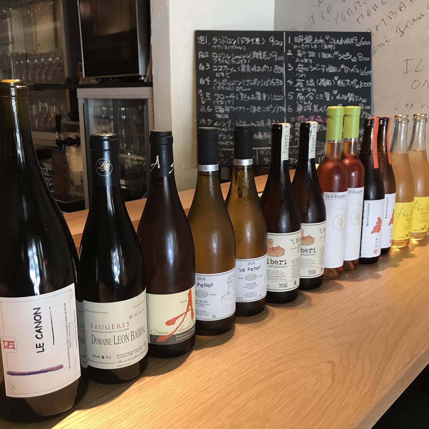 今日のワインのラインナップ！日本酒もあるよ#チーズ会#イルフェソワフ#ワインと日本酒