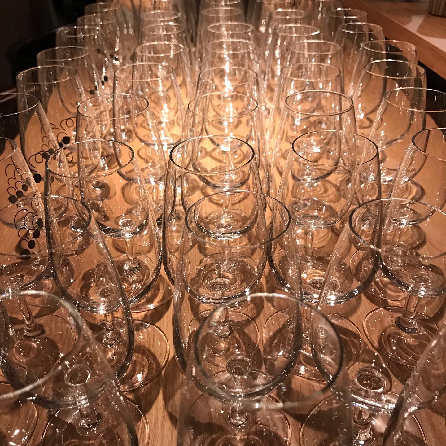 明日のグラスを準備中！#チーズ会#イルフェソワフ#ワインと日本酒