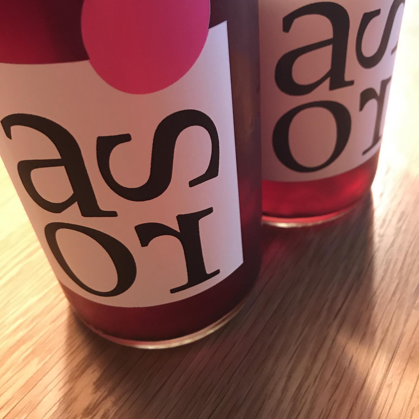 今日は見た目の涼しげなイタリアのロゼワインをグラスで開けますねー。見た目とはうらはらにけっこうボリュームがあります。#イルフェソワフ#ワイン#日本酒#薬院#警固#ラーチノ