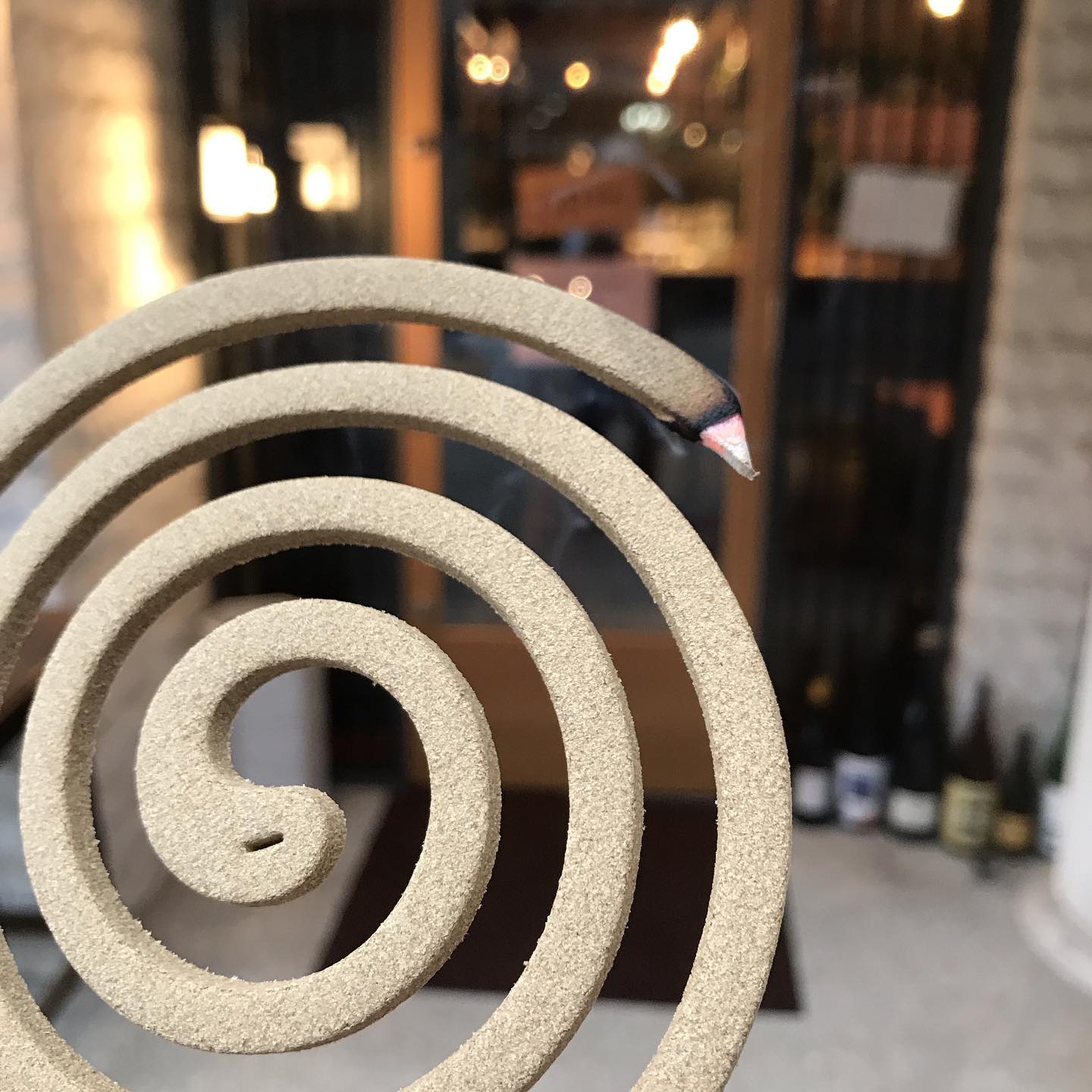 北部九州も梅雨明けしたみたいですね〜店の前では菊花線香焚いてます。夏の香りですねー。本日7/24は通常営業です#イルフェソワフ #ワイン#日本酒 #薬院#警固