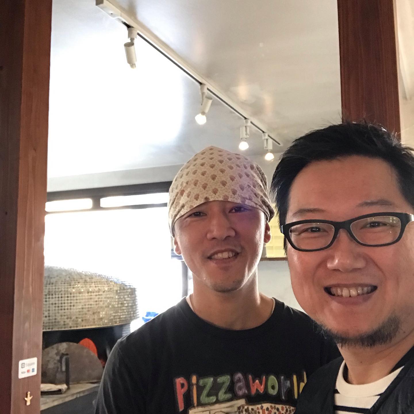 久しぶりに石井さん@ワールド&Mのピッツアが食べたくなって久留米へ。白金から移転して3年、変わらない美味しさ、元気をもらいました！#イルフェソワフ #ワイン#日本酒 #薬院#警固#久留米のうまいピッツァ