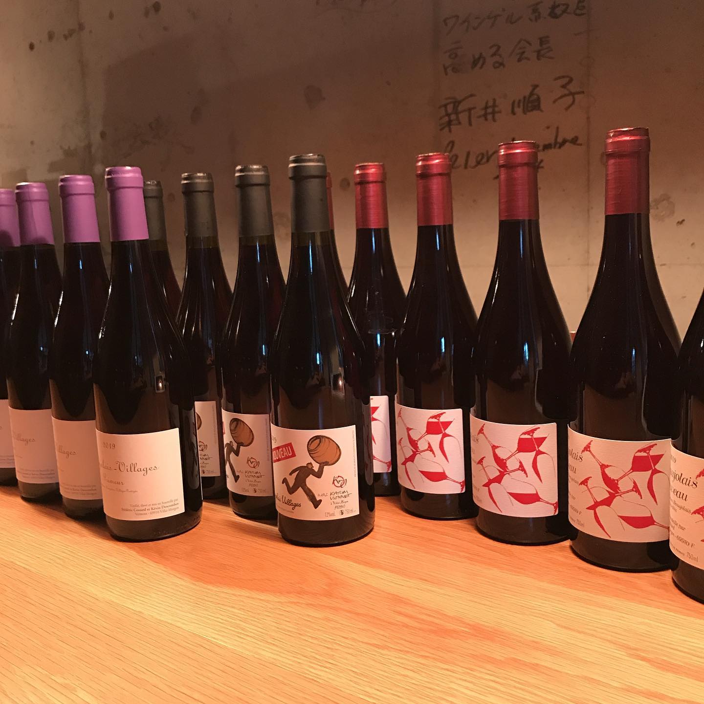 本日11/21はボージョレヌーヴォーの解禁日です！当店では3種類のヌーヴォーをご用意しております。是非飲み比べてください！#イルフェソワフ #ワイン#日本酒 #薬院#警固#ボージョレヌーヴォー