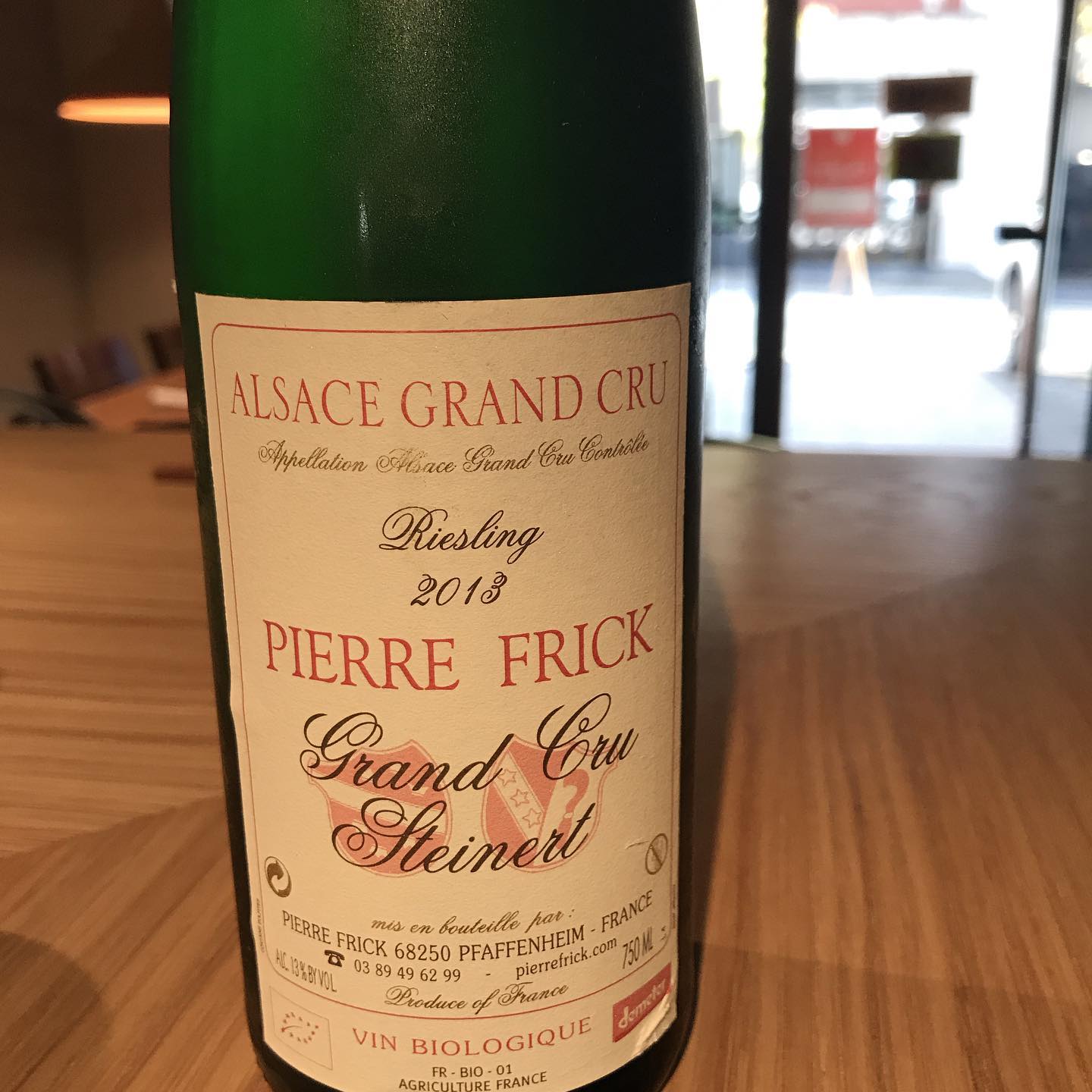 今日11/1はグラスでこれ開けてます。ピエール・フリック(フランス@アルザス)リースリング  アルザス・グランクリュ2013リースリングらしいねっとりとオイリーなペトロール香と豊かな果実味と、まだまだフレッシュな酸味が心地いいです。ピエールフリックは、私が自然派ワインの飲み始めの頃にはまっていた思い入れのある造り手なんです。久しぶりに開けましたが旨さ健在ですねー本日カウンター空いています。よろしくお願いします！#イルフェソワフ #ワイン#日本酒 #薬院#警固#ピノブランにはまっていた