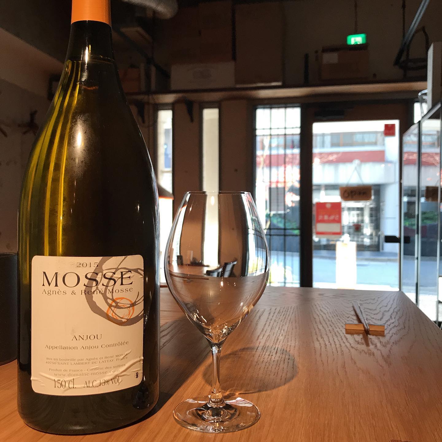 メリークリスマス！って訳ではないですが、今日12/24はルネモスのアンジュ2015マグナムをグラスで開けますねー通常営業な感じで本日もお待ちしてます。今年は30日まで通常営業です！29日の日曜日も営業します。開けは4日より営業です。まだまだお席ご用意出来ますので、お問い合わせお待ちしてます。092-713-4550#イルフェソワフ #ワイン#日本酒 #薬院#警固#ルネモス