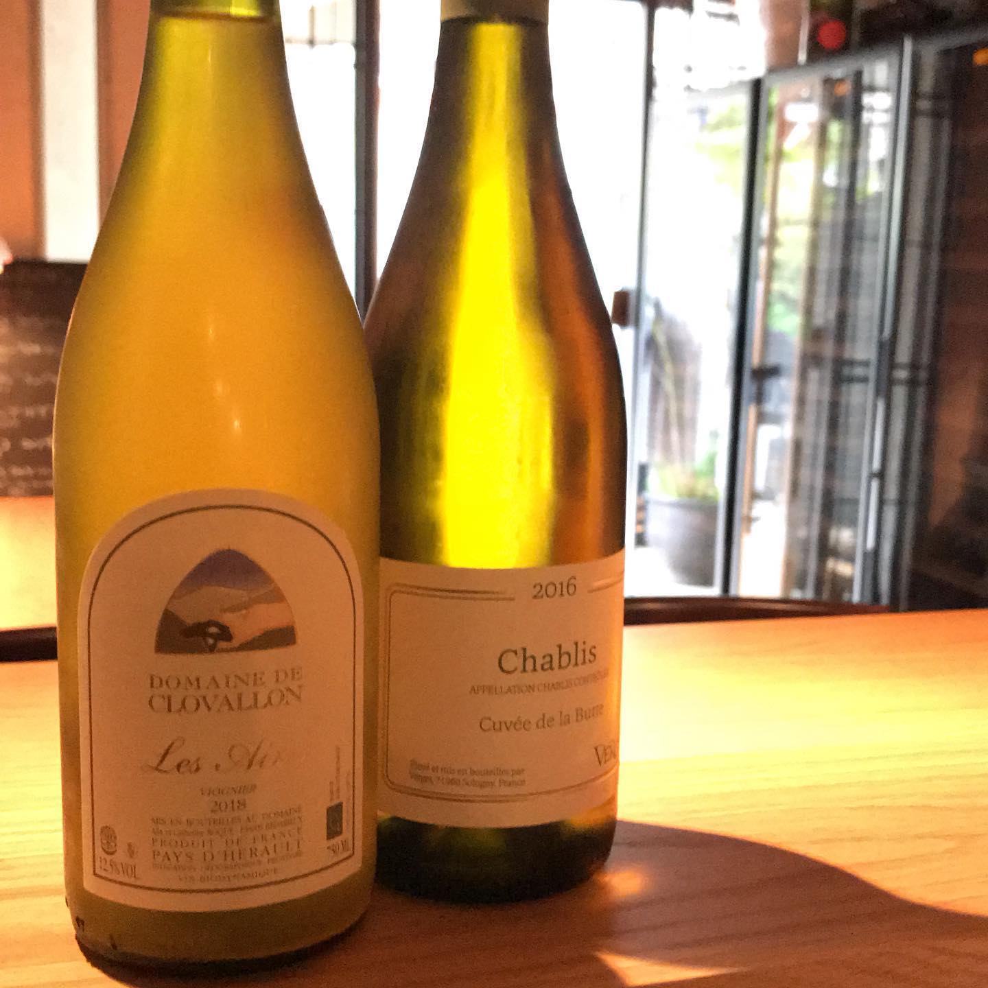 本日6/5も17時から23時(OS22時)まで通常営業してます。テイクアウトもやってます。ワインのボトルお持ち帰り販売もできます。2200円〜金曜日ですね。本日もう少しお席あります。お電話お待ちしてます本日のテイクアウトメニューー炭火焼きー・博多一番鶏のモモ肉と焼き野菜　1350円・唐津産豚肩ロースと焼き野菜　1760円・本日の鮮魚(スズキ)と焼き野菜　1350円・ブリカマの塩焼き　950円・手羽先のスモーク　1本　250円ーその他ー・前菜のいろいろ盛り合わせ　1350円・大庭さん(須恵町)の気合の入った野菜サラダ　460円全て税込イルフェソワフ　713-4550 福岡市中央区警固1-4-7 ※炭火焼きはお時間がかかりますので、お電話にて来店時間をお知らせください。持ち帰り容器の持参大歓迎です！ 20センチくらいの丸皿や角皿でOK！ご予約時にお伝えくださいね。ワインのボトル持ち帰りもできます。いつものように相談しながら選びますねー  #イルフェソワフ #ワイン#日本酒 #薬院#警固#炭火焼き#テイクアウト福岡#おもちかえりなさい福岡#おもちかえりなさい福岡中央区#テイクアウトワイン福岡#持ち帰りワイン福岡