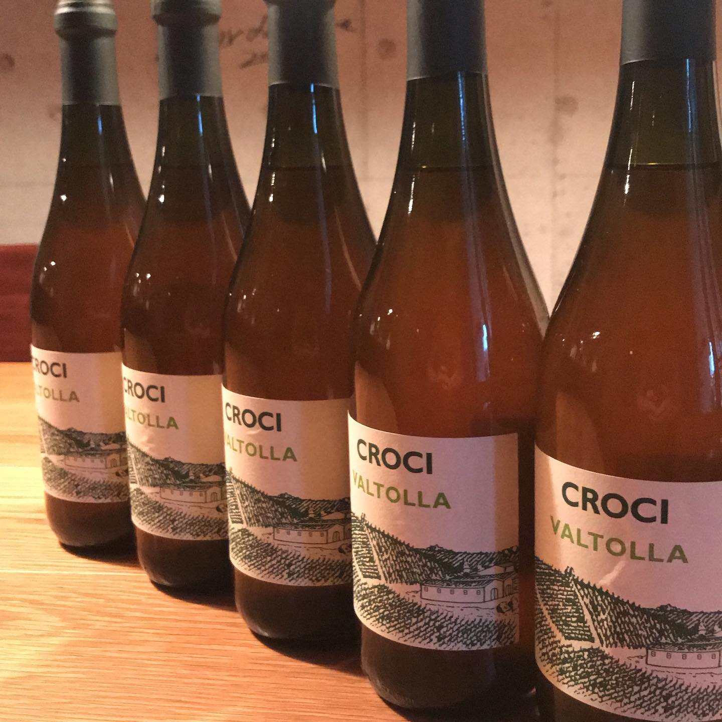 変わらずの雨降りですが、今日7/9も通常通り営業しています。お気に入りのオレンジワインのクローチが入荷しました。#イルフェソワフ #ワイン#日本酒 #薬院#警固#オレンジワイン#クローチ