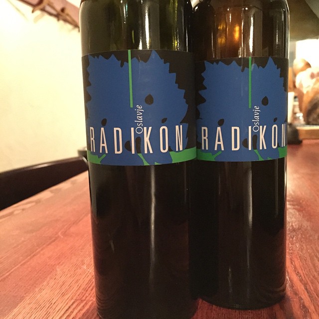 今日は祝日ですが、いつもどおりの営業です！ラディコンのオスラヴィエ2004を開けてまーす！