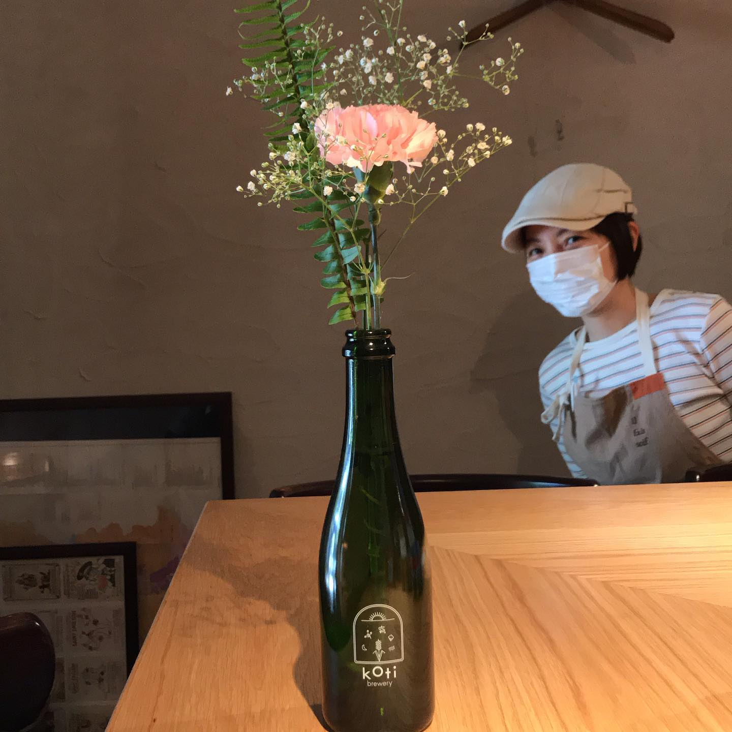 今日5/10は日曜日ですが、テイクアウトのみで営業してます。今日は豚肩ロース焼きますー！母の日ですね。kotiビールもボトル売りできます(フルとハーフあります)本日の持ち帰りメニュー※ワインのボトルお持ち帰り販売もできます。2200円〜ー炭火焼きー・博多一番鶏のモモ肉と焼き野菜　1350円・唐津産豚肩ロースと焼き野菜　1760円　NEW!・手羽先のスモーク　1本　250円・一汐カマスの炭火焼き　1100円・ブリカマの炭火焼き　950円ーその他ー・前菜のいろいろ盛り合わせ　1350円・大庭さん(須恵町)の気合の入った野菜サラダ　460円・前菜盛り合わせ内の単品選んで2種　550円全て税込営業時間　14時ー20時　炭火焼きは16時のからお渡しとなります。イルフェソワフ　713-4550 福岡市中央区警固1-4-7 ※炭火焼きはお時間がかかりますので、お電話にて来店時間をお知らせください。持ち帰り容器の持参大歓迎です！ 20センチくらいの丸皿や角皿でOK！ワインのボトル持ち帰りもできます。いつものように相談しながら選びますねー  #イルフェソワフ #ワイン#日本酒 #薬院#警固#炭火焼き#テイクアウト福岡#おもちかえりなさい福岡#おもちかえりなさい福岡中央区#テイクアウトワイン福岡#持ち帰りワイン福岡